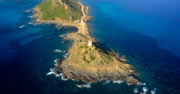 LES ÎLES SANGUINAIRES